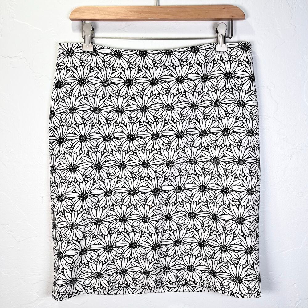 J. McLaughlin Knit Stretch Mini Skirt Sz 6 Daisies Minimalist Black White